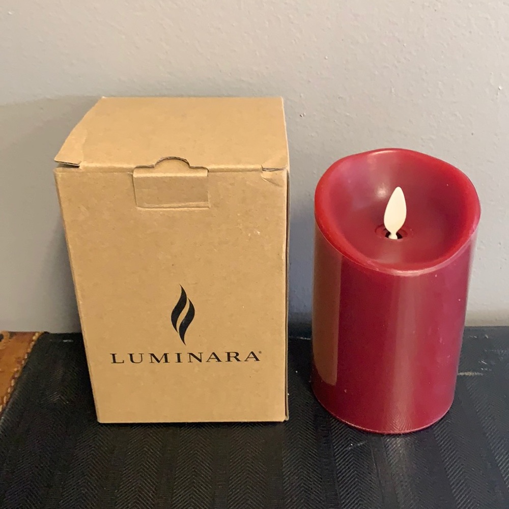 RED LUMINARA INDOOR OUTDOOR PILLAR BATTERY CANDLE WITH TIMER NEW IN BOX